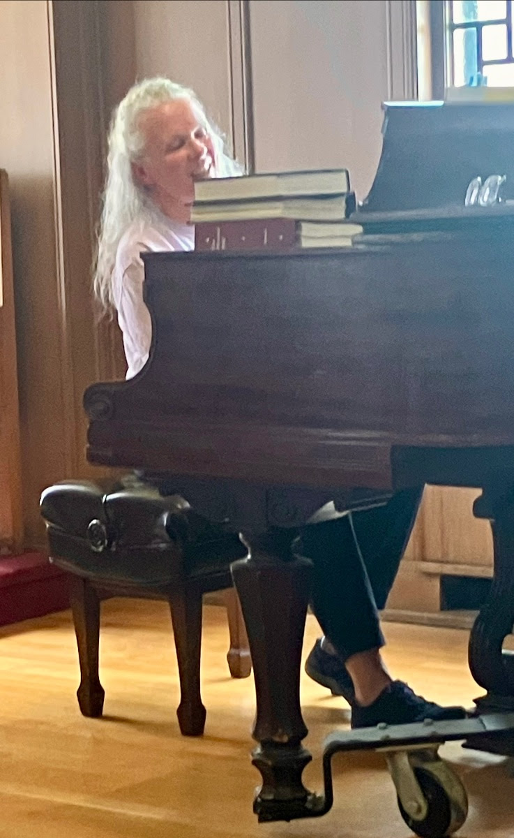 Pat Zimmer leading chant at Trinity Episcopal Cathedral